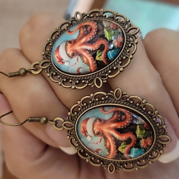 FUNKY CHRISTMAS OCTOPUS SANTA EARRINGS - Picture 1 of 7